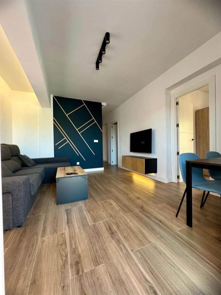 Reforma integral de salón en Granada para hogar por Reformas Fernández